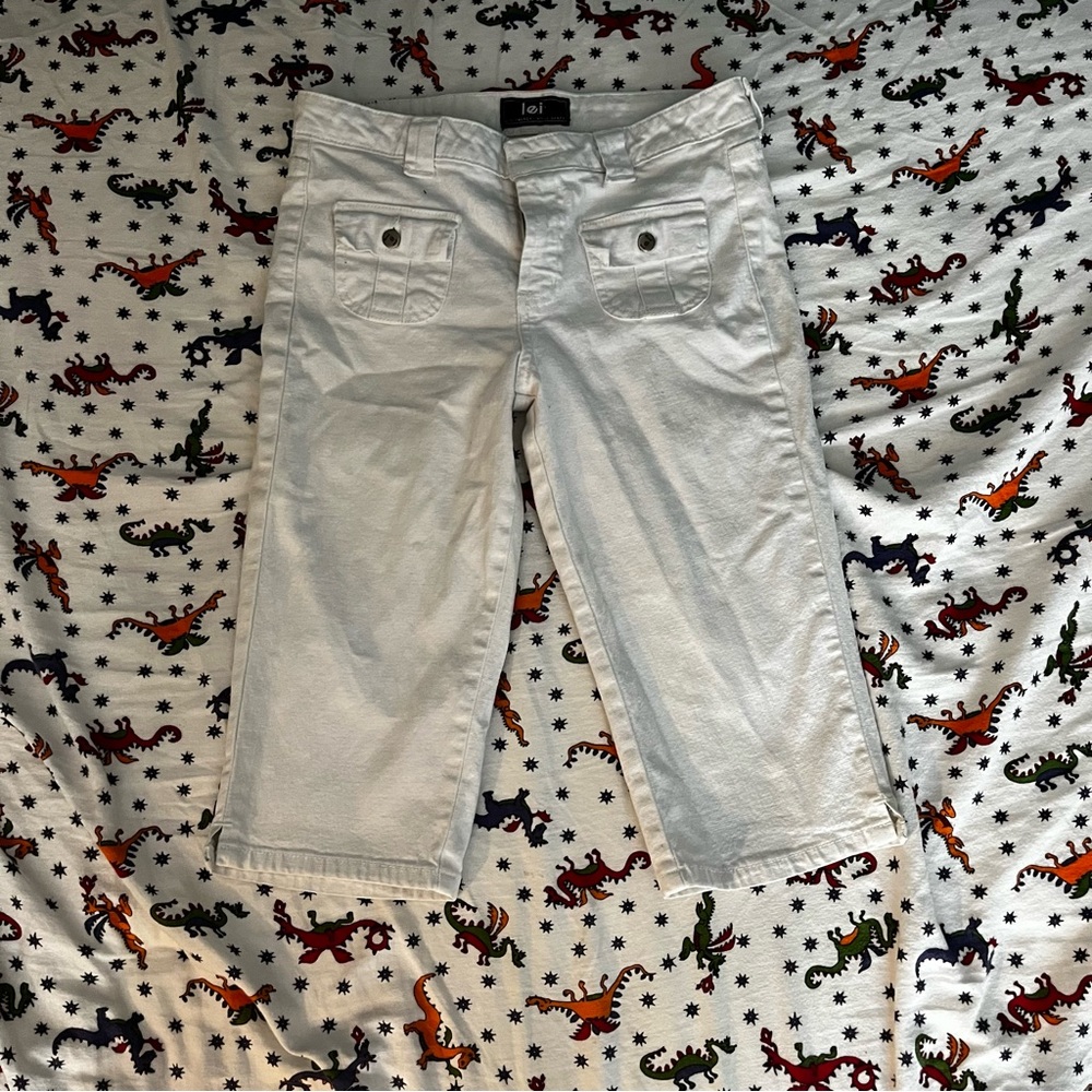 white L.E.I capris